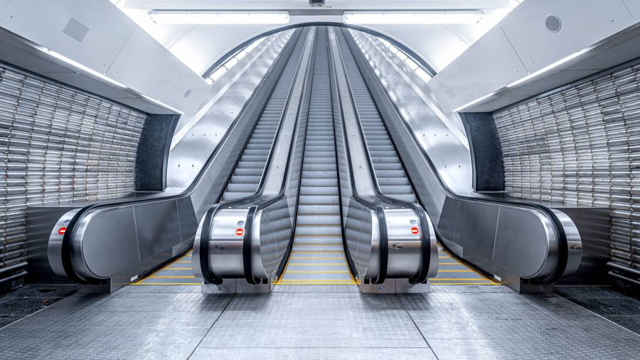 Escaleras mecánicas en estación